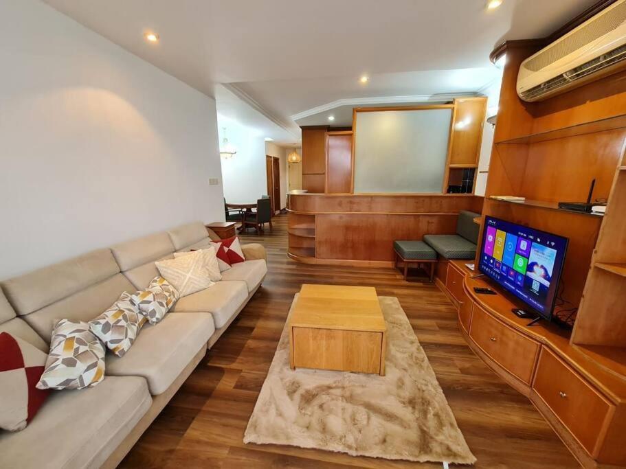 Lovely Waterfront Riverbank Suite With Pool A2 Kuching Exterior photo
