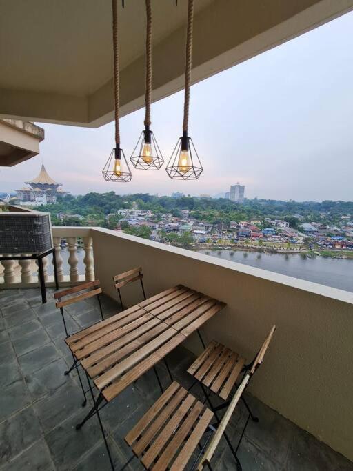 Lovely Waterfront Riverbank Suite With Pool A2 Kuching Exterior photo