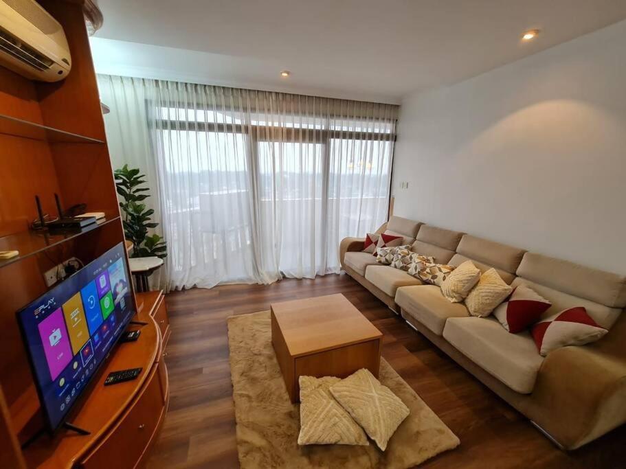 Lovely Waterfront Riverbank Suite With Pool A2 Kuching Exterior photo