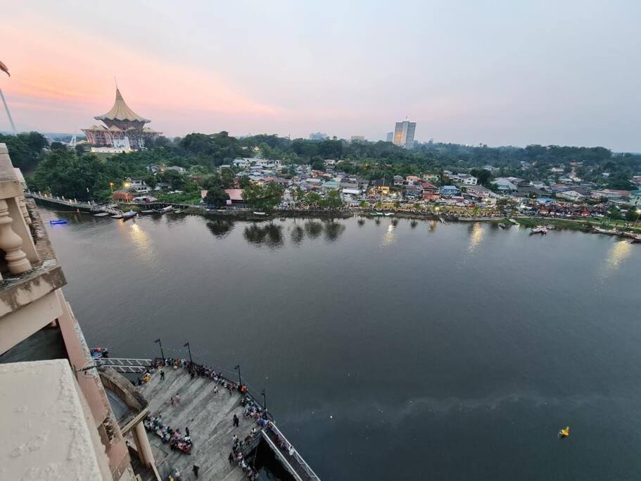 Lovely Waterfront Riverbank Suite With Pool A2 Kuching Exterior photo