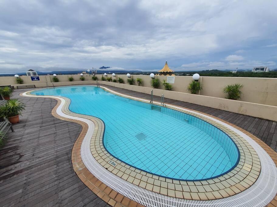 Lovely Waterfront Riverbank Suite With Pool A2 Kuching Exterior photo